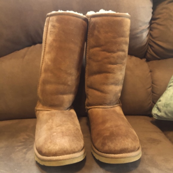Tall chestnut Ugg’s - Picture 1 of 7